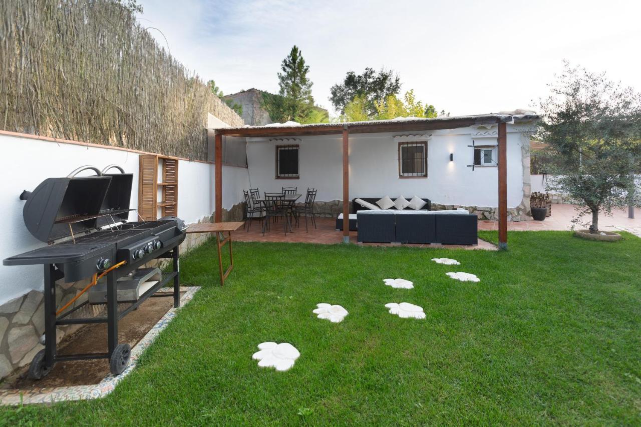 Detached Villa For 6 People In Lloret De Mar With Comunal Outdoor Swimming Pool Puigventos المظهر الخارجي الصورة