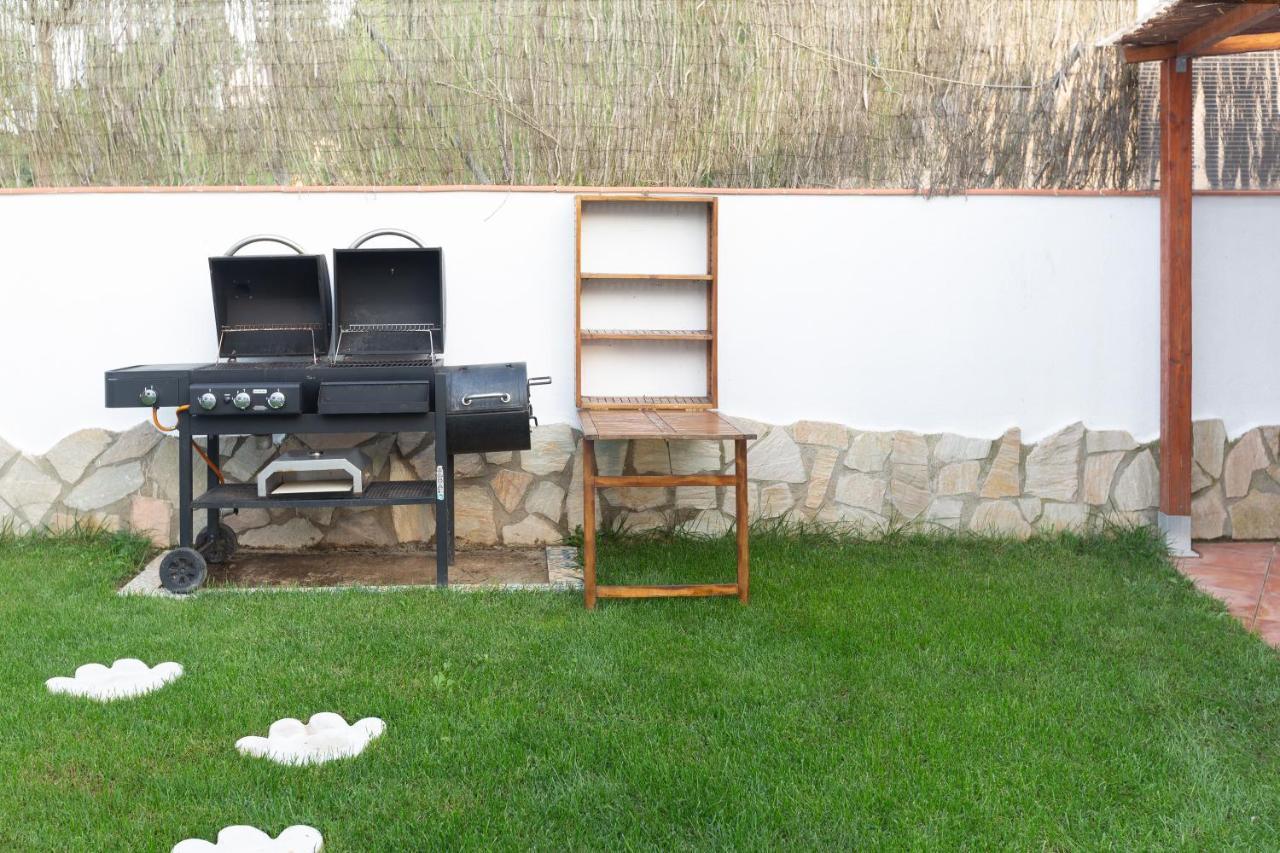 Detached Villa For 6 People In Lloret De Mar With Comunal Outdoor Swimming Pool Puigventos المظهر الخارجي الصورة