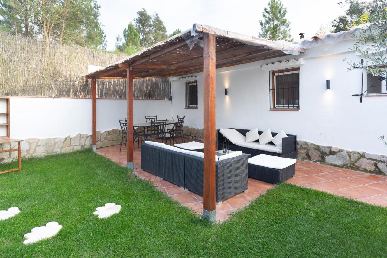 Detached Villa For 6 People In Lloret De Mar With Comunal Outdoor Swimming Pool Puigventos المظهر الخارجي الصورة