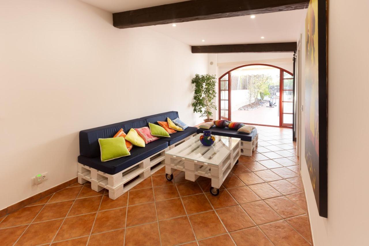 Detached Villa For 6 People In Lloret De Mar With Comunal Outdoor Swimming Pool Puigventos المظهر الخارجي الصورة
