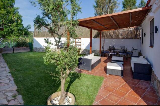 Detached Villa For 6 People In Lloret De Mar With Comunal Outdoor Swimming Pool Puigventos المظهر الخارجي الصورة