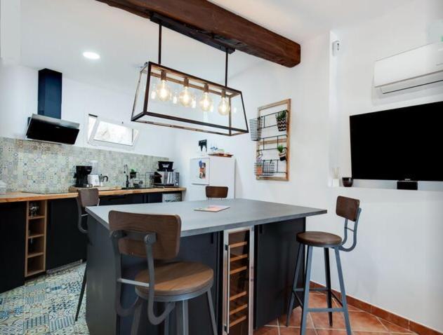 Detached Villa For 6 People In Lloret De Mar With Comunal Outdoor Swimming Pool Puigventos المظهر الخارجي الصورة