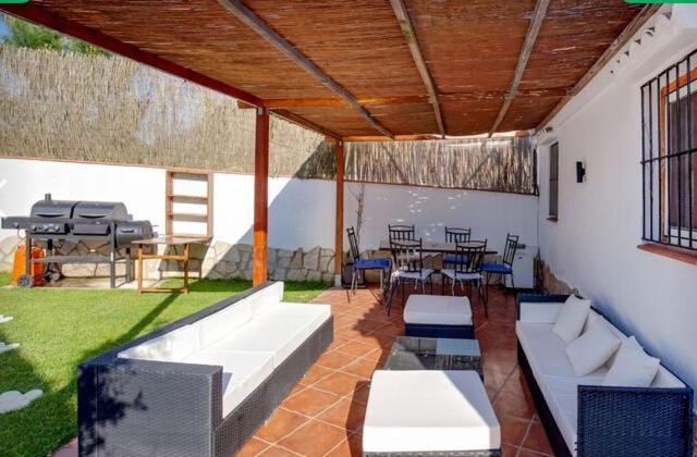 Detached Villa For 6 People In Lloret De Mar With Comunal Outdoor Swimming Pool Puigventos المظهر الخارجي الصورة