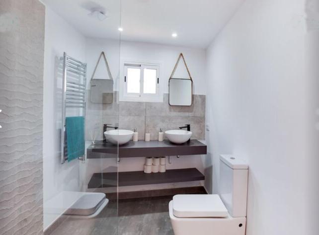 Detached Villa For 6 People In Lloret De Mar With Comunal Outdoor Swimming Pool Puigventos المظهر الخارجي الصورة